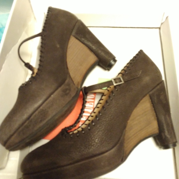 Leather T Strap Wedges - Picture 8 of 13